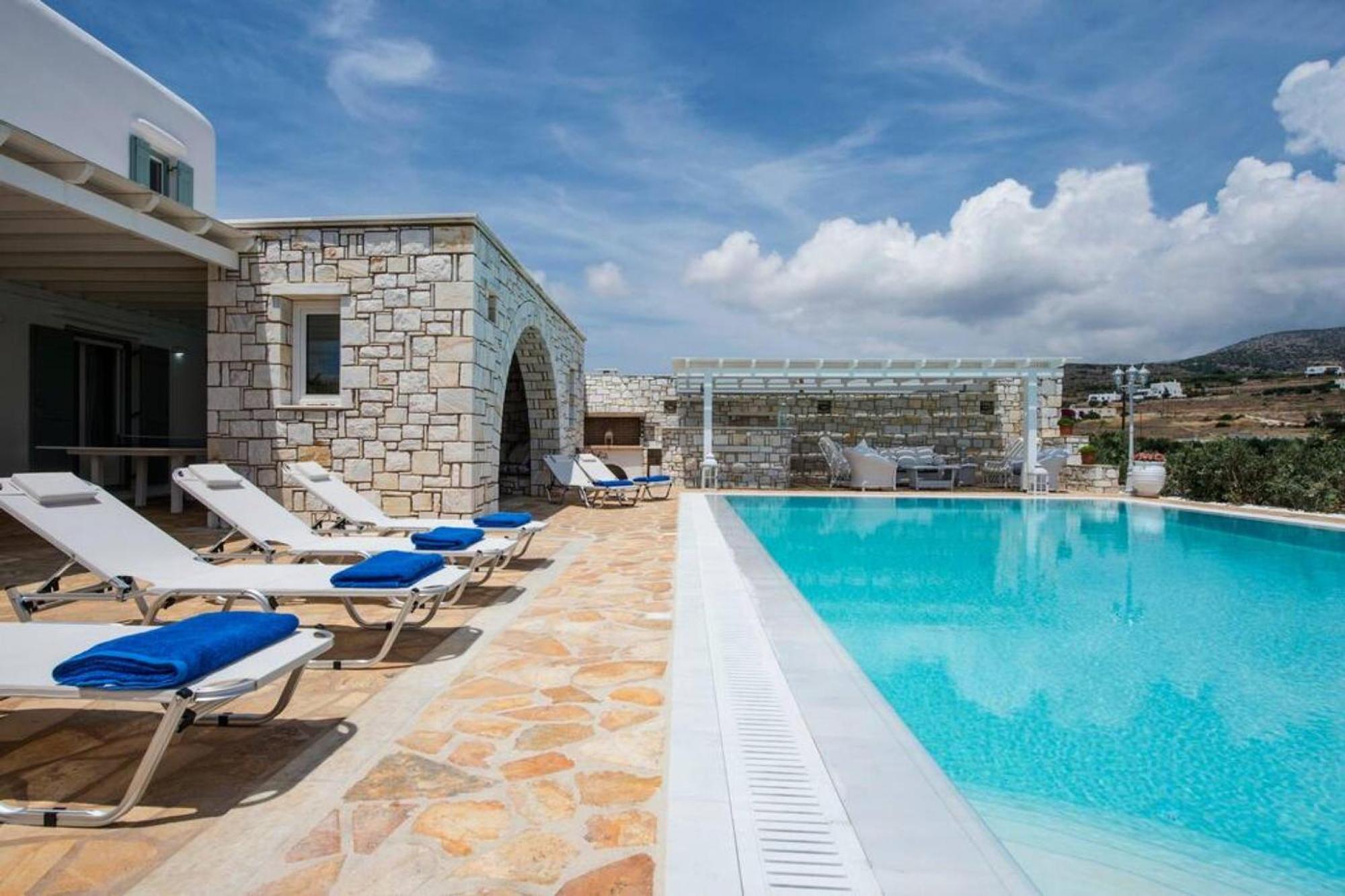 Villa Dionysos In Aliki Екстериор снимка
